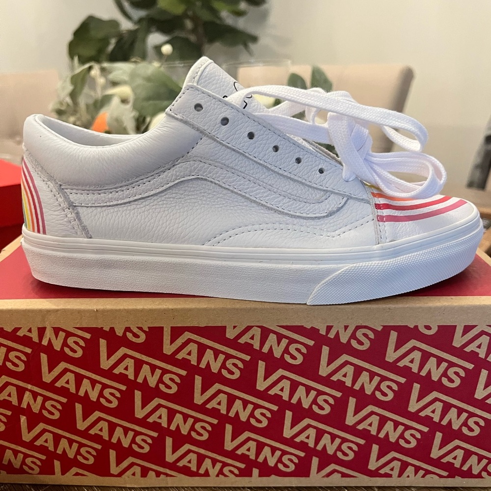 Vans Old Skool Sneakers w/ Rainbow design